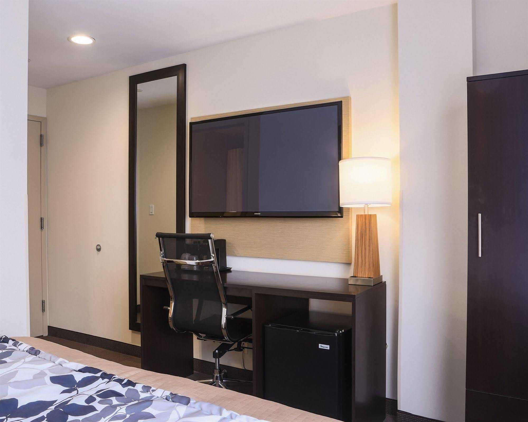 Days Inn By Wyndham Brooklyn Borough Park New York Exterior photo